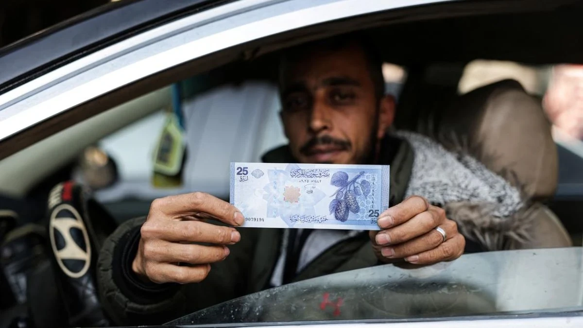 تراجع مستمر في قيمة الليرة السورية أمام الدولار والعملات الأجنبية