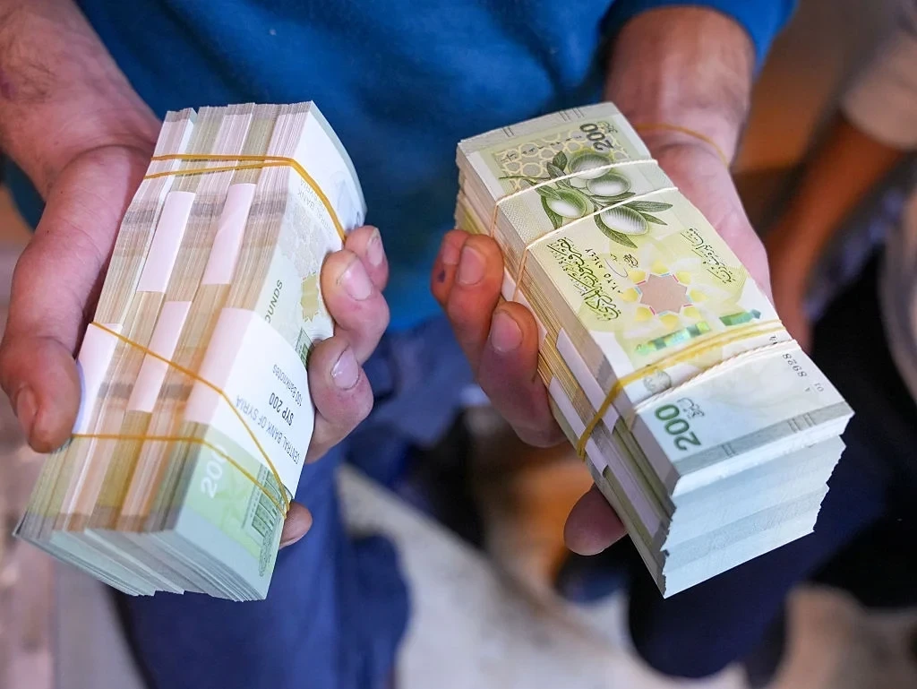 تمديد استبدال الليرة السورية للمرة الثالثة.. هل تواجه عملية تبديل العملة تحديات جديدة؟
