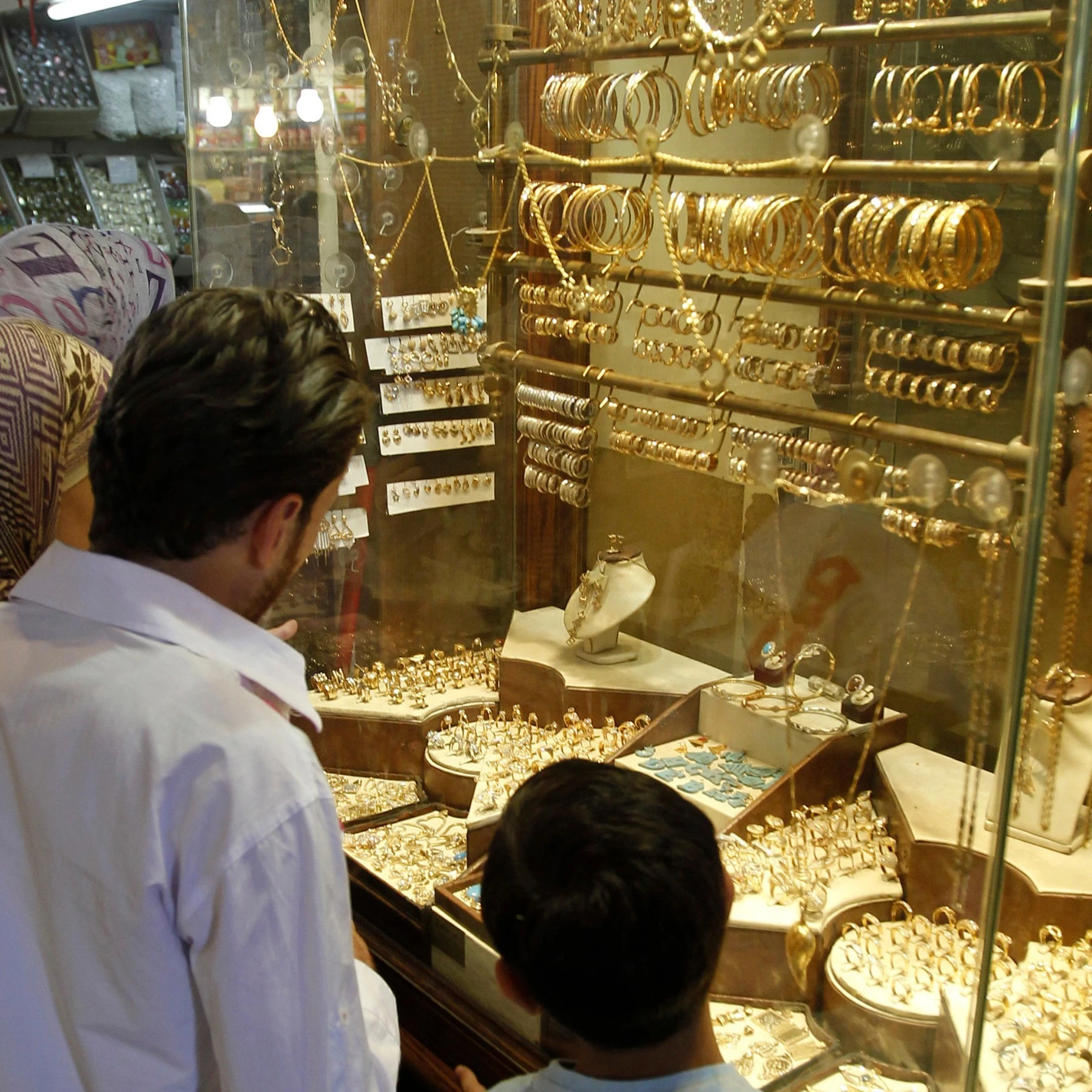 تشديد رقابي جديد على سوق الذهب مع توسيع صلاحيات إدارة المعادن الثمينة