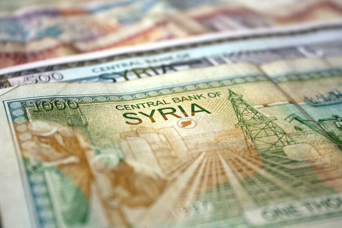 إنخفاض متواصل تسجله الليرة السورية عند افتتاح يوم الاربعاء
