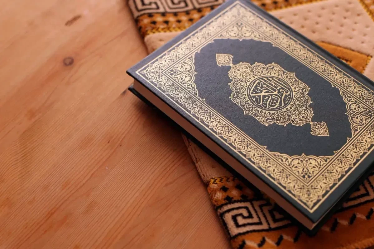ما معنى رؤية سماع القرآن وقراءته في المنام