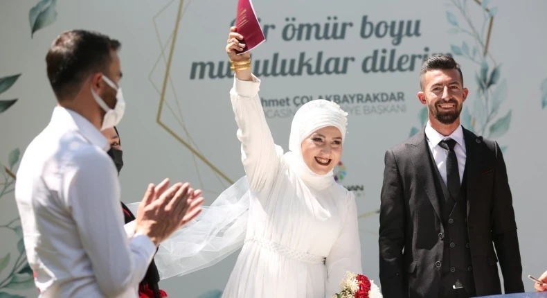 السوريون يتصدرون قائمة الأجانب الذين تزوجوا من أتراك في عام 2023
