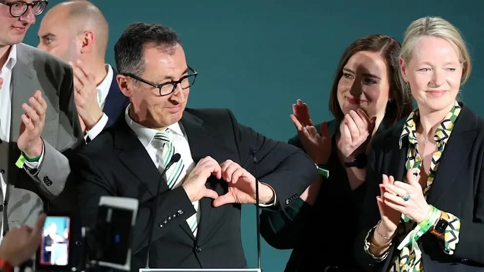 من ابن مهاجر تركي إلى مرشح لرئاسة ولاية ألمانية.. قصة صعود جيم أوزديمير